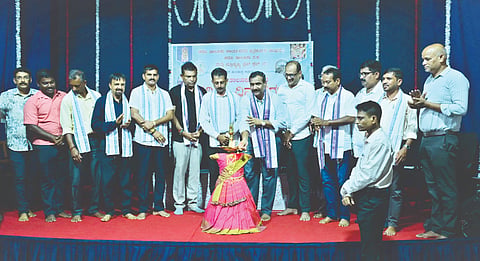  ಪತ್ರಿಕಾ ದಿನಾಚರಣಾ ಕಾರ್ಯಕ್ರಮವನ್ನು ಕುಕ್ಕೆ ದೇವಳದ ಕಾರ್ಯನಿರ್ವಹಣಾಧಿಕಾರಿ ಅರವಿಂದ ಅಯ್ಯಪ್ಪ ಸುತಗುಂಡಿ ಉದ್ಘಾಟಿಸಿದರು. ಪ್ರಮುಖರಾದ ವಾಲ್ಟರ್ ನಂದಳಿಕೆ, ಕೆ.ಎಸ್.ಬಾಲಕೃಷ್ಣ ಕೊಲ, ಸೋಮಶೇಖರ ನಾಯಕ್, ಶ್ರೀನಿವಾಸ ನಾಯಕ್ ಇಂದಾಜೆ ಮತ್ತಿತರರು ಉಪಸ್ಥಿತರಿದ್ದರು.