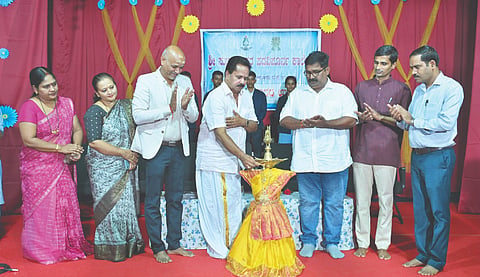  ಕಲಾವಿದ ಕೆ.ಯಜ್ಞೇಶ್ ಆಚಾರ್ ವಿದ್ಯಾರ್ಥಿ ಸಂಘವನ್ನು ಉದ್ಘಾಟಿಸಿದರು. ಪ್ರಮುಖರಾದ ಸೋಮಶೇಖರ್ ನಾಯಕ್, ರಾಜೇಶ್ ಎನ್.ಎಸ್., ರೇಖಾರಾಣಿ ಸೋಮಶೇಖರ್ ಮತ್ತಿತರರು ಉಪಸ್ಥಿತರಿದ್ದರು.  