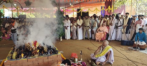 ನಿಡ್ವಾಳ ದೇವಳದಲ್ಲಿ ಕೋಡಿ ಮಠದ ಶ್ರೀ ಡಾ.ಶಿವಾನಂದ ಶಿವಯೋಗಿ ರಾಜೇಂದ್ರ ಸ್ವಾಮೀಜಿ ಉಪಸ್ಥಿತಿಯಲ್ಲಿ ಶ್ರೀ ಮಹಾವಿಷ್ಣು ಮಹಾಯಾಗ ನಡೆಯಿತು. 