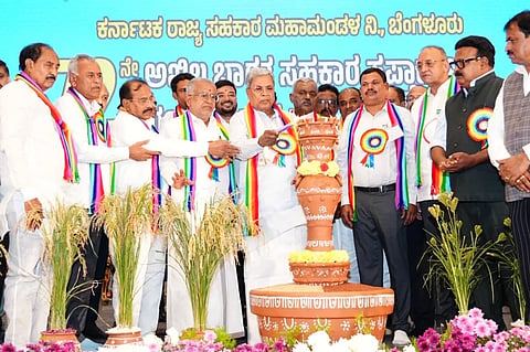 72ನೇ ಅಖಿಲ ಭಾರತ ಸಹಕಾರ ಸಪ್ತಾಹಕ್ಕೆ ಮುಖ್ಯಮಂತ್ರಿ ಸಿದ್ದರಾಮಯ್ಯ ಚಾಲನೆ ನೀಡಿದರು. ಜಿ.ಟಿ.ದೇವೇಗೌಡ, ಎಸ್.ಟಿ.ಸೋಮಶೇಖರ್ ಮತ್ತಿತರ ಸಹಕಾರಿ ಧುರೀಣರು ಉಪಸ್ಥಿತರಿದ್ದರು. 