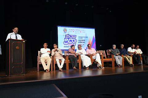 ಉಡುಪಿಯ ಐವೈಸಿ ಸಭಾಂಗಣದಲ್ಲಿ ನಡೆದ 'ಜೀವನ ವಿದ್ಯಾ' ಶೈಕ್ಷಣಿಕ ಶಿಬಿರದ ಸಮಾರೋಪ ಸಮಾರಂಭದಲ್ಲಿ ಹರಿಕೃಷ್ಣ ಭಟ್​ ಜಪಾನ್​ ಮಾತನಾಡಿದರು. ಡಾ. ನಿ.ಬೀ. ವಿಜಯ ಬಲ್ಲಾಳ್​,  ಶ್ರೀಕಾಂತ ಅರಿಮಣಿತ್ತಾಯ, ಪ್ರೊ. ಸಖಾರಾಮ ಸೋಮಯಾಜಿ, ಬಿ. ನರಹರಿ, ಪಿ. ಸತೀಶ್​ ರಾವ್​, ಶ್ರೀಧರ್​ ಶೇಟ್​, ಮಾರಾಳಿ ಪ್ರತಾಪ್​ ಹೆಗ್ಡೆ, ಎಂ. ಗಂಗಾಧರ್​ ರಾವ್​ ಇದ್ದರು.