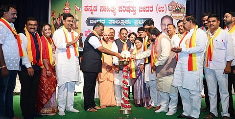 ಬೀದರ್‍ನ ರಂಗಮಂದಿರದಲ್ಲಿ ಆಯೋಜಿಸಿದ್ದ ಬೀದರ್ ತಾಲ್ಲೂಕು ಶೈಕ್ಷಣಿಕ ಸಾಹಿತ್ಯ ಸಮ್ಮೇಳನವನ್ನು ಕರ್ನಾಟಕ ರಾಜ್ಯ ಮಾಧ್ಯಮಿಕ ಶಿಕ್ಷಕರ ಸಂಘದ ರಾಜ್ಯ ಅಧ್ಯಕ್ಷ ಸಂದೀಪ್ ಬೂದಿಹಾಳ ಉದ್ಘಾಟಿಸಿದರು.