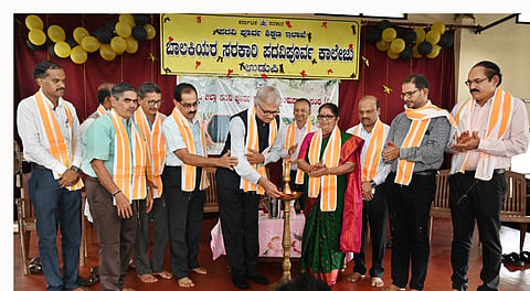 ಉಡುಪಿಯಲ್ಲಿ ಆಯೋಜಿಸಿದ್ದ ಶೈಕ್ಷಣಿಕ ಸಮ್ಮೇಳನವನ್ನು ಡಾ. ಕೆ.ಶ್ರೀಧರ್​ ಆರ್​. ಪೈ ಉದ್ಘಾಟಿಸಿದರು. ರವೀಂದ್ರ ಉಪಾಧ್ಯಾಯ, ಸುಬ್ರಹ್ಮಣ್ಯ ಜಿ. ಜೋಶಿ, ಲೀಲಾಬಾಯಿ ಭಟ್​, ಮಂಜುನಾಥ್​ ಭಟ್​, ರಮೇಶ್​ ಎಸ್​.ಸಿ. ಇತರರಿದ್ದರು.