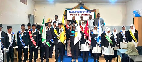 sana school parliament ಹುಬ್ಬಳ್ಳಿಯ ಸನಾ ಪಬ್ಲಿಕ್​ ಶಾಲೆಯಲ್ಲಿ ವಿದ್ಯಾರ್ಥಿ ಸಂಸತ್​ ಪದಾಧಿಕಾರಿಗಳ ಪದಗ್ರಹಣ ಸಮಾರಂಭ ನಡೆಯಿತು. ಎಸಿಪಿ ಶಿವಾನಂದ ಚಲವಾದಿ, ಎಂ.ಎಂ. ಮಳಗಿ, ಅಶ್ರಲಿ ಬಶೀರ್​ ಅಹ್ಮದ್​, ಮೊಹಮ್ಮದ ಅಯೂಬ ಸವಣೂರ, ಡಾ. ಅಬ್ದುಲ್​ ರಜಾಕ್​ ಇತರರು ಇದ್ದರು.