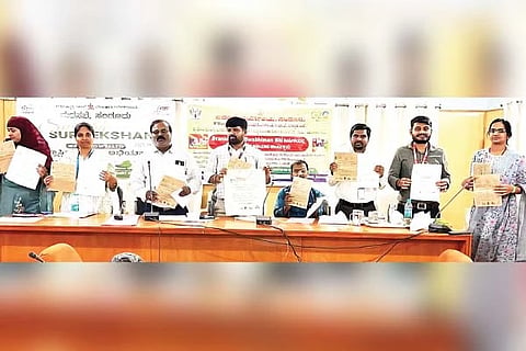 ಸಂಡೂರು ಪುರಸಭೆಯಲ್ಲಿ ಪ್ರಧಾನಮಂತ್ರಿ ಬೀದಿ ಬದಿ ವ್ಯಾಪಾರಿಗಳ ಆತ್ಮ ನಿರ್ಭರ (ಪಿ.ಎಂ ಸ್ವ-ನಿಧಿ) ಹಾಗೂ ಪ್ಲಾಸ್ಟಿಕ್ ನಿಷೇಧ ಕುರಿತ ಭಿತ್ತಿಪತ್ರಗಳನ್ನು ಪ್ರದರ್ಶಿಸಲಾಯಿತು. ಮುಖ್ಯಾಧಿಕಾರಿ ಬಿ.ವಿನಯ್‌ಕುಮಾರ್ ಗೌಡ, ಸಮುದಾಯ ಸಂಘಟನಾಧಿಕಾರಿ ಪ್ರಭುರಾಜ ಹಗರಿ, ಪರಿಸರ ಇಂಜಿನಿಯರ್ ಡಿ.ಅನ್ನಪೂರ್ಣಾ ಇತರರಿದ್ದರು.