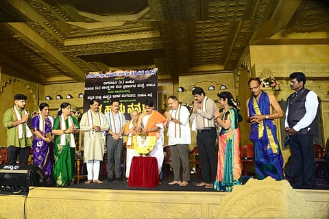 ಉಡುಪಿಯ ರಾಜಾಂಗಣದಲ್ಲಿ ಆಯೋಜಿಸಿದ್ದ ಸಂಗೀತ ಸ್ಪರ್ಧೆ ಕಾರ್ಯಕ್ರಮವನ್ನು ಡಾ. ಉದಯಕುಮಾರ್​ ಸರಳತ್ತಾಯ ಉದ್ಘಾಟಿಸಿದರು. ಬಿ.ಜಯಕರ್​ ಶೆಟ್ಟಿ ಇಂದ್ರಾಳಿ, ರಂಜನ್​ ಕಲ್ಕೂರ, ಹರಿಪ್ರಸಾದ್​ ರೈ, ವಿದ್ಯಾಲತಾ ಶೆಟ್ಟಿ, ವಿಜಯಾ ಜಿ. ಬಂಗೇರ, ಯು.ವಿಶ್ವನಾಥ್​ ಶೆಣೈ, ಗಣೇಶ್​ ಶೇರಿಗಾರ್​, ಅಡಲ್ಫ್​ ಶರ್ವಿನ್​ ಅಮ್ಮಣ್ಣ, ಉಪ್ಪೂರು ಭಾಗ್ಯಲಕ್ಷ್ಮೀ ಇದ್ದರು.