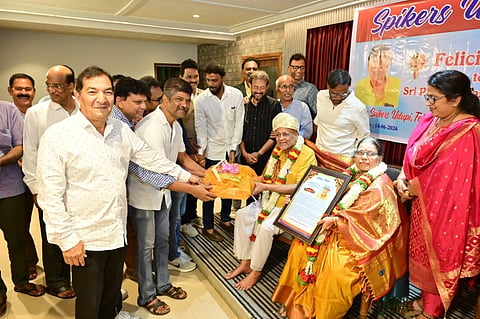 ಉಡುಪಿಯಲ್ಲಿ ಹಿರಿಯ ಕ್ರೀಡಾಪಟು, ವಾಲಿಬಾಲ್ ತರಬೇತುದಾರ ಪಾಂಗಾಳ ವಾಸುದೇವ ನಾಯಕ್​ ಹಾಗೂ ನಂದಿನಿ ದಂಪತಿಯನ್ನು ಸನ್ಮಾನಿಸಲಾಯಿತು. ಸಂತೋಷ್​ ಶೆಟ್ಟಿ, ವಿಜಯ್​ ಹೆಗ್ಡೆ, ಸತ್ಯಜಿತ್​ ಶೆಟ್ಟಿ, ಜಿನರಾಜ್​ ಎಮಾರ್ಳ್​, ಶರತ್​ ಕುಮಾರ್​, ನಯನಾ ಗಣೇಶ್​, ಸ್ಪೈಕರ್ಸ್​​ ತಂಡದ ಸದಸ್ಯರು, ಹಳೆಯ ವಿದ್ಯಾರ್ಥಿಗಳು ಇದ್ದರು.