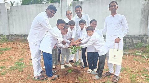 ಮಂಡ್ಯ ತಾಲೂಕು ಮಾರದೇವನಹಳ್ಳಿಯಲ್ಲಿರುವ ಸತ್ಯ ಸಾಯಿ ಶಾರದಾನಿಕೇತನದಲ್ಲಿ ವಿಶ್ವ ಪರಿಸರ ದಿನವನ್ನು ಆಚರಿಸಲಾಯಿತು. 