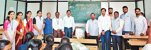 science day ಹುಬ್ಬಳ್ಳಿಯ ಐಬಿಎಂಆರ್​ ಬಿ.ಇಡಿ ಕಾಲೇಜಿನಲ್ಲಿ ಮಂಗಳವಾರ ಏರ್ಪಡಿಸಿದ್ದ ವಿಜ್ಞಾನ ದಿನಾಚರಣೆಯಲ್ಲಿ ಜಿ.ಜಿ. ಪಾಟೀಲ, ಡಾ. ಶಂಕರ ಚಕ್ರವರ್ತಿ, ಪ್ರಕಾಶ ಇಳಕಲ್ಲ, ಜೆ.ಕೆ. ಇಳಗೇರ, ಪ್ರವಿಣ, ಇತರರು ಪಾಲ್ಗೊಂಡಿದ್ದರು.