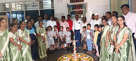 ಮುಂಡರಗಿ ಪಟ್ಟಣದ ಜಗದ್ಗುರು ತೋಂಟದಾರ್ಯ ಸಿಬಿಎಸ್‌ಇ ಶಾಲೆಯಲ್ಲಿ ಗುರುವಾರ ಹಮ್ಮಿಕೊಂಡಿದ್ದ ವಿಜ್ಞಾನ ವಸ್ತು ಪ್ರದರ್ಶನವನ್ನು ಬಿಇಒ ಗಂಗಾಧರ ಅಣ್ಣಿಗೇರಿ ಉದ್ಘಾಟಿಸಿದರು.