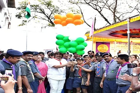 ಶಿವಮೊಗ್ಗ ಸ್ಕೌಟ್ ಭವನದಲ್ಲಿ ಟಿ.ವಿ.ನಾರಾಯಣಶಾಸ್ತ್ರಿ ಅವರ ಸ್ಮರಣಾರ್ಥ ಸಚಿವ ಮಧು ಬಂಗಾರಪ್ಪ ಜಿಲ್ಲಾಮಟ್ಟದ ಸ್ಕೌಟ್ಸ್ ಮತ್ತು ಗೈಡ್ಸ್, ರೋವರ್ಸ್-ರೇಂಜರ್‌ಗಳ  ರ‌್ಯಾಲಿ ಉದ್ಘಾಟಿಸಿದರು. ಬಲ್ಕಿಷ್ ಬಾನು,  ಎಸ್.ರುದ್ರೇಗೌಡ, ಪಿ.ಜಿ.ಆರ್.ಸಿಂಧ್ಯಾ, ಪ್ರಭುಲಿಂಗ ಕವಳಿಕಟ್ಟಿ, ವಿ.ಅಭಿಷೇಕ್, ಶಕುಂತಲಾ ಚಂದ್ರಶೇಖರ್, ಕೆ.ರವಿ, ರಮೇಶ್ ಇದ್ದರು.
