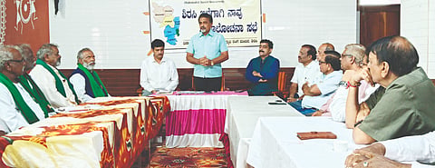ಶಿರಸಿ ಪ್ರತ್ಯೇಕ ಜಿಲ್ಲೆ (Separate district)ಹೋರಾಟದ ಕುರಿತು ಶಿರಸಿಯಲ್ಲಿ ಸಭೆ ನಡೆಯಿತು.