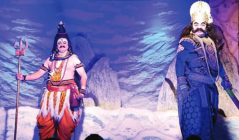 drama play ಹುಬ್ಬಳ್ಳಿಯಲ್ಲಿ ಪ್ರದರ್ಶನಗೊಂಡ ಶನಿ ಮಹಾತ್ಮೆ ನಾಟಕದ ದೃಶ್ಯ.