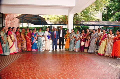 ಉಡುಪಿಯ ಶಾರದಾ ವಸತಿ ಶಾಲೆಯಲ್ಲಿ ಶಿಕ್ಷಕರ ದಿನ ಆಚರಿಸಲಾಯಿತು. ವಿದ್ಯಾವಂತ ಆಚಾರ್ಯ, ಪ್ರಾಂಶುಪಾಲರು, ಉಪಪ್ರಾಂಶುಪಾಲರು, ಶಿಕ್ಷಕ ವೃಂದದವರು ಇದ್ದರು.