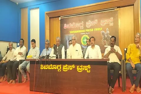 ಶಿವಮೊಗ್ಗದಲ್ಲಿ ಮಾಜಿ ಡಿಸಿಎಂ ಈಶ್ವರಪ್ಪ ಮಾತನಾಡಿದರು. ಪ್ರೊ. ಬಿ.ಎಂ.ಕುಮಾರಸ್ವಾಮಿ,  ಕೆ.ಈ.ಕಾಂತೇಶ್, ಪ್ರಮುಖರಾದ ಪ್ರೊ. ಎಲ್.ಕೆ.ಶ್ರೀಪತಿ, ಎಸ್.ಬಿ.ಅಶೋಕ್‌ಕುಮಾರ್, ನವ್ಯಶ್ರೀ ನಾಗೇಶ್, ಮಹಾದೇವ ಸ್ವಾಮಿ, ಶ್ರೀಕಾಂತ್, ಸುಬ್ಬಣ್ಣ, ಪರಿಸರ ರಮೇಶ್, ಜನಾರ್ಧನ್ ಪೈ ಸುದ್ದಿಗೋಷ್ಠಿಯದ್ದರು.