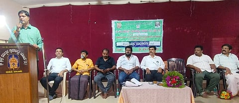 ಉಡುಪಿಯಲ್ಲಿರುವ ಧರ್ಮಸ್ಥಳ ಗ್ರಾಮಭಿವೃದ್ಧಿ ಯೋಜನೆಯ ಪ್ರಾದೇಶಿಕ ಕಾರ್ಯಾಲಯದಲ್ಲಿ ನಡೆದ ಸಭೆಯಲ್ಲಿ ಸುಪ್ರಸಾದ್​ ಶೆಟ್ಟಿ ಮಾತನಾಡಿದರು. ಆನಂದ ಸುವರ್ಣ, ನಾಗರಾಜ್​ ಶೆಟ್ಟಿ, ಮೋಹನ್​ ಭಟ್​, ಸುಂದರ್​ ಕಲ್ಮಾಡಿ, ನಂದನ್​ ಜೈನ್​, ವಿಷ್ಣುಮೂರ್ತಿ ಆಚಾರ್ಯ, ವಿಷ್ಣುಪ್ರಸಾದ್​ ಪಾಡಿಗಾರ್​, ರಾಘವೇಂದ್ರ ಶೆಟ್ಟಿ ಇದ್ದರು.
