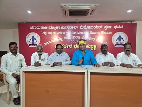 award ಸುದ್ದಿಗೋಷ್ಠಿಯಲ್ಲಿ ಮಾತನಾಡಿದ ಪಾಲಿಕೆ ಮಾಜಿ ಸದಸ್ಯ ಶಿವಾನಂದ ಮುತ್ತಣ್ಣವರ 