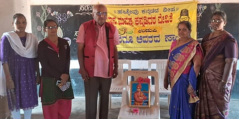 ಉಡುಪಿಯ ಮೂಳೂರು ಸರ್ಕಾರಿ ಪ್ರೌಢಶಾಲೆಯಲ್ಲಿ ಸಮಾನ ಮನಸ್ಕ ಕನ್ನಡಿಗರ ವೇದಿಕೆಯಿಂದ ಸ್ವಾಮಿ ವಿವೇಕಾನಂದ ಜಯಂತಿ ಆಚರಿಸಲಾಯಿತು. ಶ್ರೀನಿವಾಸರಾವ್​ ಕೆ., ಸುನೀತಾ, ಚೈತ್ರಾ ಹೆಬ್ಬಾರ್​, ಜಯಶ್ರೀ ಇದ್ದರು.