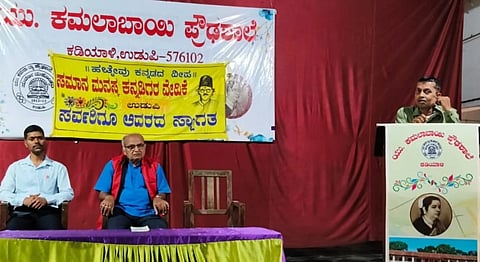 ಉಡುಪಿಯ ಕಡಿಯಾಳಿ ಆಯೋಜಿಸಿದ್ದ ಕವಿ ಸರ್ವಜ್ಞ ಜಯಂತಿ ಕಾರ್ಯಕ್ರಮದಲ್ಲಿ ಮುಖ್ಯ ಶಿಕ್ಷಕ ಜಗದೀಶ್​ ನಾಯಕ್​ ಮಾತನಾಡಿದರು. ಶ್ರೀನಿವಾಸ್​ ರಾವ್​ ಕೆ., ದೇವೇಂದ್ರ ನಾಯಕ್​ ಇದ್ದರು.