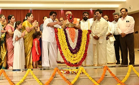 ಉಡುಪಿಯ ಹಿರಿಯಡ್ಕದಲ್ಲಿ ನಿರ್ಮಾಣಗೊಂಡ 'ಶ್ಯಾಮಿಲಿ ಸ್ಪ್ರಿಂಗ್ಸ್​'ನ ಸಭಾಂಗಣ ಹಾಗೂ ಕಟ್ಟಡವನ್ನು ಡಾ. ಜಿ.ಶಂಕರ್​. ಉದ್ಘಾಟಿಸಿದರು. ರಾಘವೇಂದ್ರ ಉಪಾಧ್ಯಾಯ, ಶಾಲಿನಿ ಜಿ. ಶಂಕರ್​, ಶ್ಯಾಮಿಲಿ, ನವೀನ್​, ಶನಾಯ, ಶಾನ್ವಿಕಾ, ಆನಂದ್​ ಎಸ್​.ಕೆ., ಶಿವ ಎಸ್​. ಕರ್ಕೇರ,  ಜಗದೀಶ್​ ಕಾಂಚನ್​, ಗುರುಪ್ರಸಾದ್​, ನಿತಿನ್​, ವಿಕಾಸ್​ ಇತರಿದ್ದರು.