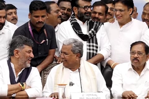 ಮುಂದಿನ ಮುಖ್ಯಮಂತ್ರಿ ಡಿಕೆಶಿ ಎಂದು ಹೆಸರು ಹೇಳದ ಸಿದ್ದರಾಮಯ್ಯ ಆದ್ರೆ ಡಿಕೆಶಿ ಕಡೆಗೆ ಕೈ‌ ಮಾಡಿ ನಗಾಡಿದ ಸಿಎಂ! Siddaramaiah