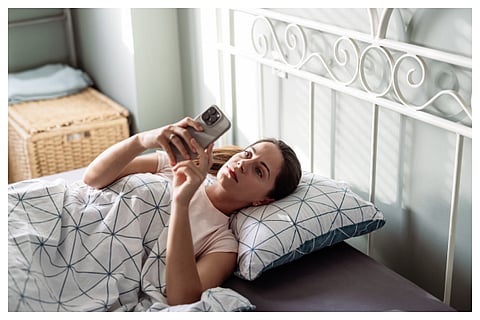 Know The Side Effects Of Using Phone In Morning