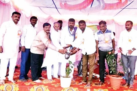 ತುರ್ವಿಹಾಳದ ಸರ್ಕಾರಿ ಹಿರಿಯ ಪ್ರಾಥಮಿಕ ಶಾಲೆಯಲ್ಲಿ ಸೋಮವಾರ ಹಮ್ಮಿಕೊಂಡಿದ್ದ ಕ್ಲಸ್ಟರ್ ಮಟ್ಟದ ಮಟ್ಟದ ಪ್ರತಿಭಾ ಕಾರಂಜಿ ಹಾಗೂ ಕಲೋತ್ಸವ ಕಾರ್ಯಕ್ರಮವನ್ನು ಶಾಸಕ ಆರ್.ಬಸನಗೌಡ ತುರ್ವಿಹಾಳ ಉದ್ಘಾಟಿಸಿದರು. ದೈಹಿಕ ಶಿಕ್ಷಣಾಧಿಕಾರಿ ಸೋಮಲಿಂಗಪ್ಪ ಉಳ್ಳಾಗಡ್ಡಿ, ಪಪಂ ಅಧ್ಯಕ್ಷ ಬಾಪುಗೌಡ ದೇವರಮನಿ, ಎಸ್ಡಿಎಂಸಿ ಅಧ್ಯಕ್ಷ ಶಿವಪುತ್ರಪ್ಪ ಕೆಂಗೇರಿ, ಹನುಮಂತ ಭಂಗಿ ಇತರರಿದ್ದರು.