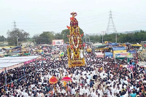 ಒಳಬಳ್ಳಾರಿಯಲ್ಲಿ ಸುವರ್ಣಗಿರಿ ವಿರಕ್ತಮಠದ ಚನ್ನಬಸವ ಶಿವಯೋಗಿಗಳ ರಥೋತ್ಸವ ಅದ್ದೂರಿಯಾಗಿ ಜರುಗಿತು.