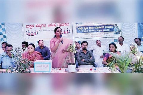 ಕೊಂಚಗೇರಿಯಲ್ಲಿ ನಡೆದ ಮಕ್ಕಳ ವಿಶೇಷ ಗ್ರಾಮ ಸಭೆಯಲ್ಲಿ ಜಿಲ್ಲಾ ಮಕ್ಕಳ ಕಲ್ಯಾಣ ಸಮಿತಿ ಅಧ್ಯಕ್ಷೆ ತ್ರಿವೇಣಿ ಪತ್ತಾರ್ ಮಾತನಾಡಿದರು. ಗ್ರಾಪಂ ಅಧ್ಯಕ್ಷೆ ಮುತ್ತಮ್ಮ ಯಂಕಪ್ಪ, ಸಿಡಿಪಿಒ ಪ್ರದೀಪ್, ಬಿಇಒ ಎಚ್. ಗುರಪ್ಪ, ಪ್ರಮುಖರಾದ ಹೊನ್ನುರಪ್ಪ ಕೆ., ಮೌನೇಶ್, ಹನುಮನಗೌಡ, ಎಚ್.ಸಿ. ರಾಘವೇಂದ್ರ, ವೆಂಕಟೇಶ್, ಎಚ್. ದುರುಗಪ್ಪ ಇತರರಿದ್ದರು.