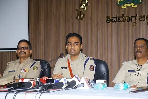 ಶಿವಮೊಗ್ಗ ಎಸ್‌ಪಿ ಬಿ.ನಿಖಿಲ್ ಸುದ್ದಿಗೋಷ್ಠಿಯಲ್ಲಿ ಮಾತನಾಡಿದರು.