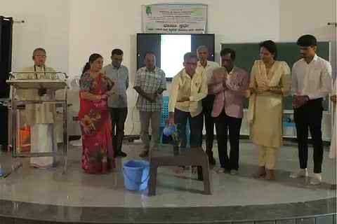 ಉತ್ತರ ಕನ್ನಡ ಮತ್ತು ಶಿವಮೊಗ್ಗ ಅಂತರ ಜಿಲ್ಲಾಮಟ್ಟದ ಶರಾವತಿ ಶರಾವತಿ ಪಂಪ್ ಸ್ಟೋರೇಜ್ (ENVIRONMENT)ಸಾಧಕ-ಬಾಧಕಗಳ ಕುರಿತು ಸಾಗರದಲ್ಲಿ ಏರ್ಪಡಿಸಿದ್ದ ಭಾಷಣ ಸ್ಪರ್ಧೆಯನ್ನು ಎಂ.ಬಿ. ನಾಯ್ಕ ಕಡಕೇರಿ ಉದ್ಘಾಟಿಸಿದರು.