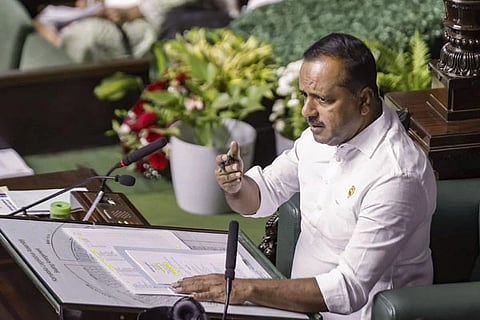 ಪ್ರಶ್ನೆಗಳಿಗೆ ಉತ್ತರಿಸದ ಸಚಿವರು: ಇದೇ ಮೊದಲ ಬಾರಿಗೆ ಸಭಾಧ್ಯಕ್ಷರಿಂದಲೇ ಸಭಾತ್ಯಾಗ, ಮನವೊಲಿಸಿದ ಸಿಎಂ! Speaker  