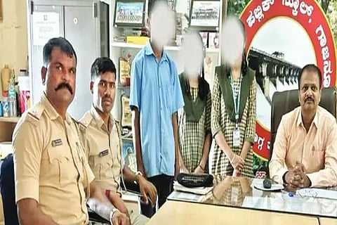 ಶಾಲೆಯಿಂದ ಹೊರಗುಳಿದ ಮಕ್ಕಳನ್ನು ಪುನಃ ಶಾಲೆಗೆ ಸೇರಿಸಿದ ತುಂಗಾನಗರ ಠಾಣೆ ಪೊಲೀಸರು.