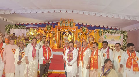 ಎಚ್‌ಎಸ್‌ಆರ್ ಲೇಔಟ್‌ನ ಅಟಲ್ ಬಿಹಾರಿ ವಾಜಪೇಯಿ ಕ್ರೀಡಾಂಗಣದಲ್ಲಿ ಹಮ್ಮಿಕೊಂಡಿದ್ದ ಶ್ರೀನಿವಾಸ ಕಲ್ಯಾಣ ಮಹೋತ್ಸವದಲ್ಲಿ ಶಾಸಕ ಸತೀಶ್ ರೆಡ್ಡಿ ಮತ್ತಿತರ ಗಣ್ಯರು ಪಾಲ್ಗೊಂಡಿದ್ದರು. 