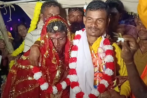 ಯುವಕರಿಬ್ಬರಿಗೆ ಅದ್ಧೂರಿಯಾಗಿ ಮದುವೆ ಮಾಡಿಸಿದ ಗ್ರಾಮಸ್ಥರು: ಕಾರಣ ಕೇಳಿದ್ರೆ ನಿಮ್ಮ ಹುಬ್ಬೇರೋದು ಖಚಿತ! Strange Custom 