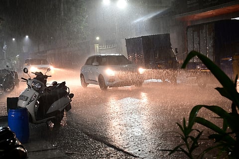 ನಗರದ ಹಲವೆಡೆ  ಧಾರಾಕಾರ ಮಳೆ
