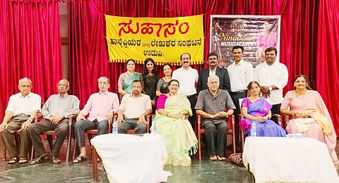 ಉಡುಪಿಯಲ್ಲಿ ಸುಹಾಸಂ ಸಂಸ್ಥೆಯ ವತಿಯಿಂದ 'ಸಂಗೀತ ಧಾರಾ' ಕಾರ್ಯಕ್ರಮ ನಡೆಯಿತು. ಸಂಧ್ಯಾ ಶೆಣೈ, ವಿದ್ಯಾರಾಣಿ, ಉದಯಕುಮಾರ್​ ನಾಯಕ್​, ರಾಮಚಂದ್ರ ರಾವ್​, ಸಿ.ಎಸ್​. ರಾವ್​, ಕೃಷ್ಣಮೂರ್ತಿ ರಾವ್​, ಸರೋಜಾ ಆಚಾರ್ಯ, ಮುರಳೀಧರ್​ ಕೆ., ಸದಾಶಿವ್​ ರಾವ್​, ಸಿದ್ದಬಸಯ್ಯ ಸ್ವಾಮಿ ಚಿಕ್ಕಮಠ ಇದ್ದರು.