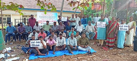 ವಿವಿಧ ಬೇಡಿಕೆ ಮುಂದಿರಿಸಿ ಕರ್ನಾಟಕ ಅರಣ್ಯ ಅಭಿವೃದ್ಧಿ ನಿಗಮದ ವಿವಿಧ ಕಾರ್ಮಿಕ ಸಂಘಟನೆಗಳ ಒಕ್ಕೂಟ ವತಿಯಿಂದ ನಡೆಯುತ್ತಿರುವ ಅನಿರ್ಧಿಷ್ಟಾವಧಿ ಪ್ರತಿಭಟನೆ.