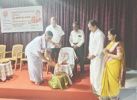  ಕನಕಮಜಲು ಕನಕಕಲಾ ಗ್ರಾಮದ ಗುರುದೇವ್ ಅಕಾಡೆಮಿ ಆಫ್ ಫೈನ್ ಆರ್ಟ್ಸ್ ಕಾರ್ಯಕ್ರಮವನ್ನು ನ.ಸೀತಾರಾಮ ಉದ್ಘಾಟಿಸಿದರು. ಸಂಪತ್ ಕುಮಾರ್ ಮಡಿಕೇರಿ, ಸುಧಾಕರ ಕಾಮತ್ ಮೊದಲಾದವರಿದ್ದರು.
