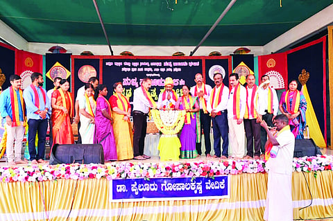   ಸುಳ್ಯ ತಾಲೂಕು 28ನೇ ಕನ್ನಡ ಸಾಹಿತ್ಯ ಸಮ್ಮೇಳನವನ್ನು ಹಿರಿಯ ಸಾಹಿತಿ ಸುರೇಶ್ ಕಂಜರ್ಪಣೆ ಉದ್ಘಾಟಿಸಿದರು.