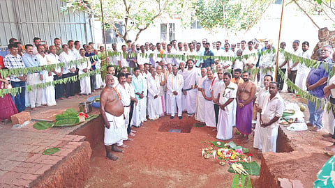ಸುಳ್ಯದ ಕಲ್ಕುಡ ದೈವಸ್ಥಾನದ ಜೀರ್ಣೋದ್ಧಾರ ಕಾರ್ಯಕ್ಕೆ ಭೂಮಿಪೂಜೆ ಮತ್ತು ಶಿಲಾನ್ಯಾಸ ನಡೆಯಿತು.