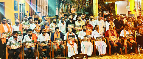  ಪುತ್ತೂರಿನಲ್ಲಿ ನಡೆಯುವ ಶ್ರೀನಿವಾಸ ಕಲ್ಯಾಣೋತ್ಸವ ಹಾಗೂ ಸಾಮೂಹಿಕ ವಿವಾಹ, ಹಿಂದವಿ ಸಾವ್ರಾಜ್ಯೋತ್ಸವದ ಆಮಂತ್ರಣ ಪತ್ರಿಕೆ ಬಿಡುಗಡೆ ಹಾಗೂ ಪೂರ್ವಭಾವಿ ಸಭೆ ಸುಳ್ಯದಲ್ಲಿ ನಡೆಯಿತು. 