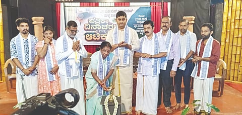 ಪತ್ರಿಕಾ ದಿನಾಚರಣೆ ಮತ್ತು ಆಟಿಕೂಟ ಕಾರ್ಯಕ್ರಮವನ್ನು ಶಾಸಕಿ ಭಾಗೀರಥಿ ಮುರುಳ್ಯ ಉದ್ಘಾಟಿಸಿದರು. ಯಶ್ವಿತ್ ಕಾಳಂಮನೆ, ಡಾ.ವಿಶ್ವನಾಥ ಬದಿಕಾನ, ಅಪ್ಪಕುಂಞ ನಾರ್ಕೋಡು, ಎಸ್.ಎನ್.ಪ್ರಸಾದ್ ಪಂಜಿಕಲ್ಲು ಮೊದಲಾದವರು ಉಪಸ್ಥಿತರಿದ್ದರು.