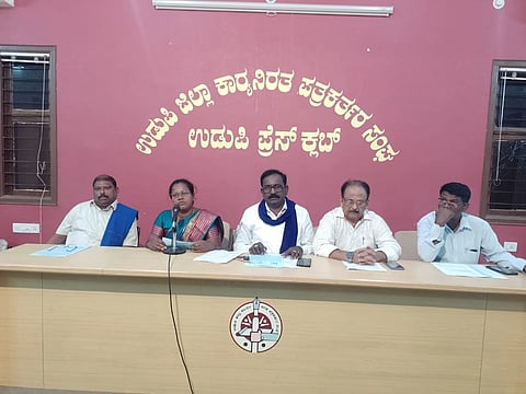 ಉಡುಪಿಯಲ್ಲಿ ನಡೆದ ಸುದ್ದಿಗೋಷ್ಠಿಯಲ್ಲಿ ಸುಶೀಲಾ ನಾಡ ಮಾತನಾಡಿದರು. ಶ್ಯಾಮರಾಜ ಬಿರ್ತಿ, ಕೆ.ಪುತ್ರ, ಇಕ್ಬಾಲ್​ ಮನ್ನಾ, ಸುಂದರ್​ ಮಾಸ್ಟರ್​ ಉಪಸ್ಥಿತರಿದ್ದರು.