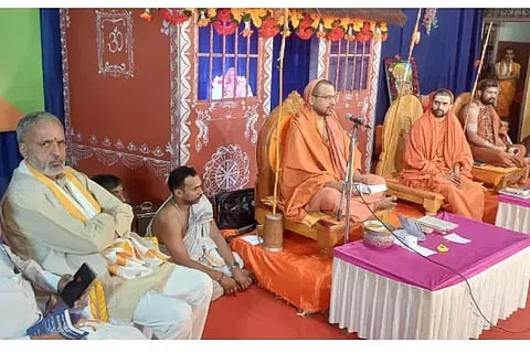 ಶಿರಸಿಯಲ್ಲಿ ಹವ್ಯಕ ಮಹಾಸಭಾದ ಸಂಸ್ಕಾರೋತ್ಸವದಲ್ಲಿ ಸ್ವರ್ಣವಲ್ಲೀ ಶ್ರೀ ಗಂಗಾಧರೇಂದ್ರ ಸರಸ್ವತೀ ಸ್ವಾಮೀಜಿ ಮಾತನಾಡಿದರು. 