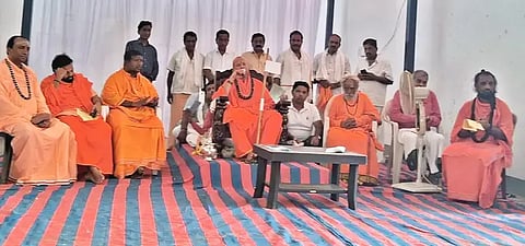 ಬುಕ್ಕಾಂಬುದಿ ಶ್ರೀ ಪಂಪಾ ವಿರೂಪಾಕ್ಷೇಶ್ವರ ಸ್ವಾಮಿ ದೇಗುಲದಲ್ಲಿ ಮೃತ್ಯುಂಜಯ ಹೋಮ ಕೈಂಕರ್ಯದಲ್ಲಿ ವಿವಿಧ ಮಠಾಧೀಶರು ಪಾಲ್ಗೊಂಡಿದ್ದರು. ಶ್ರೀಶೈಲ ಜಗದ್ಗುರು, ಶ್ರೀ ಗುರುಮೂರ್ತಿ ಶಿವಾಚಾರ್ಯರು, ಡಾ. ಅಭಿನವ ಸಿದ್ಧಲಿಂಗ ಶಿವಾಚಾರ್ಯರು, ಶ್ರೀ ನಂದೀಶ್ವರ ಶಿವಾಚಾರ್ಯರು, ಶ್ರೀ ಮರುಳಸಿದ್ಧ ಪಂಡಿತಾರಾಧ್ಯ ಶಿವಾಚಾರ್ಯರು ಇತರರಿದ್ದರು.