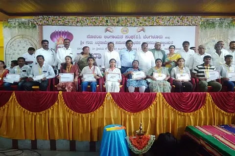 ಅಜ್ಜಂಪುರದಲ್ಲಿ ಏರ್ಪಡಿಸಿದ್ದ ಕಾರ್ಯಕ್ರಮದಲ್ಲಿ ಪ್ರತಿಭಾನ್ವಿತ ವಿದ್ಯಾರ್ಥಿಗಳನ್ನು ಪುರಸ್ಕರಿಸಲಾಯಿತು. ಎಸ್.ಎಂ.ನಾಗರಾಜ್, ಎಲ್.ಆರ್.ಬಸಪ್ಪ, ಎಸ್.ಎನ್.ಸಿದ್ದರಾಮಪ್ಪ, ಬಿ.ಆರ್.ಯತಿರಾಜ್, ಕುಬೇರಪ್ಪ, ಎಂ.ಆರ್.ಲೋಹಿತ್ ಇತರರಿದ್ದರು.	  