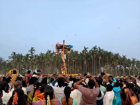 ಹಿರೇಕಾತೂರು ಗ್ರಾಮದಲ್ಲಿ ಶ್ರೀ ಏಕನಾಥ ಯಲ್ಲಮ್ಮ ದೇವಿಯ ಸಿಡಿ ಮಹೋತ್ಸವ ನಡೆಯಿತು.