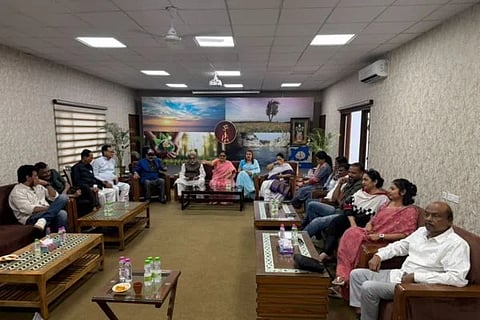 ಬಂಗಾಳ ರಾಜಕಾರಣಕ್ಕೆ ಟ್ವಿಸ್ಟ್: ನ್ಯಾಷನಲಿಸ್ಟ್ ಸಿಟಿಜನ್ಸ್ ಪಾರ್ಟಿ ಜೊತೆ ಟಿಎಂಸಿ ರೆಬೆಲ್ಸ್ ವಿಲೀನ! ಎನ್‌ಡಿಎ ಕೂಟಕ್ಕೆ 20 ಸಂಸದರ ಬಹಿರಂಗ ಬೆಂಬಲ!