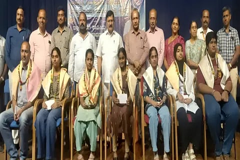 ತೀರ್ಥಹಳ್ಳಿಯಲ್ಲಿ ಪಿಯುಸಿ, ಎಸ್‌ಎಸ್‌ಎಲ್‌ಸಿ ಪರೀಕ್ಷೆಯಲ್ಲಿ ಅತಿ ಹೆಚ್ಚು ಅಂಕಗಳಿಸಿದ ವಿದ್ಯಾರ್ಥಿಗಳನ್ನು ಸನ್ಮಾನಿಸಲಾಯಿತು. ಆರಗ ಜ್ಞಾನೇಂದ್ರ, ಡಾ. ಸುಧಾಕರ ಶೆಟ್ಟಿ, ಆರ್.ಎಂ.ಮಂಜುನಾಥ ಗೌಡ, ರತ್ನಾಕರ ಶೆಟ್ಟಿ, ಗೀತಾ ರಮೇಶ್ ಇತರರಿದ್ದರು.